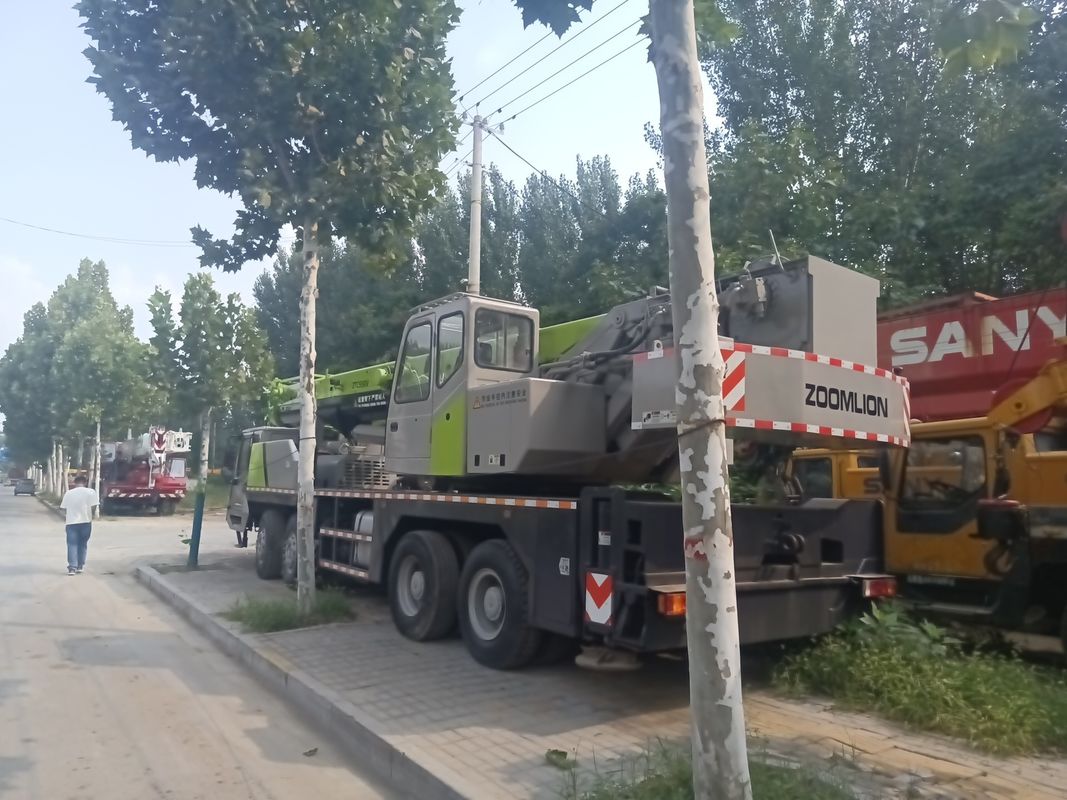 Cranes d'occasion de 50 tonnes avec une hauteur de levage maximale de 25 m par Zoomlion