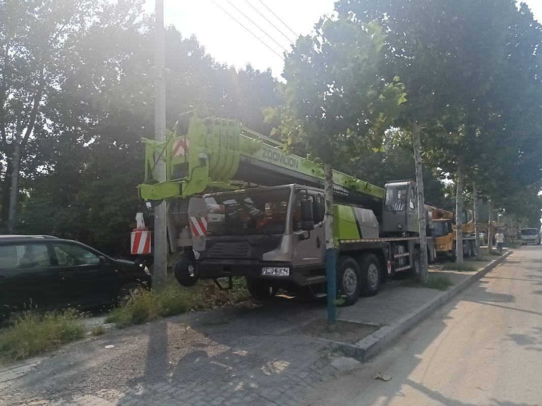 Cran télescopique portable de 50 tonnes avec autre moteur et capacité de charge nominale
