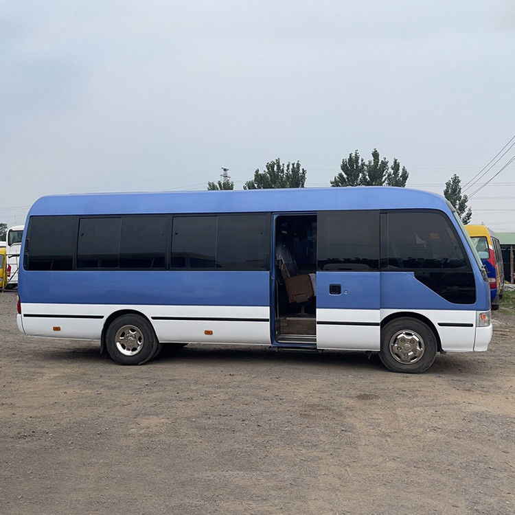 Exigence du client Acheter un Toyota Coaster Bus d'occasion avec 30 sièges et le volant à gauche