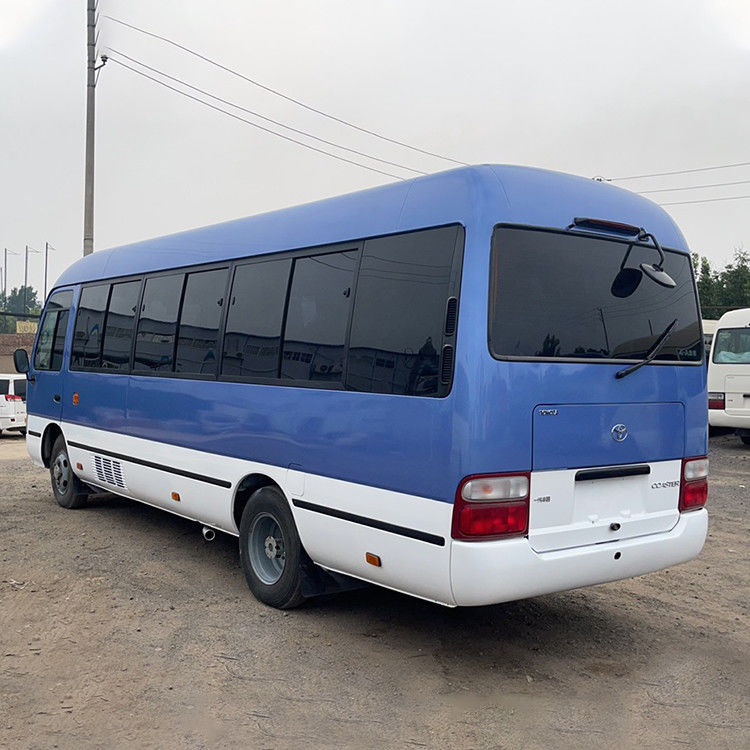 Exigence du client Acheter un Toyota Coaster Bus d'occasion avec 30 sièges et le volant à gauche