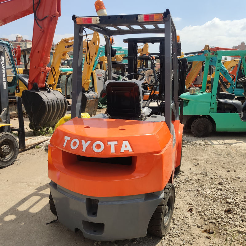 3 tonnes de chariot élévateur diesel Toyota FD30 pour le bâtiment et l'agriculture 2001-4000 heures de travail