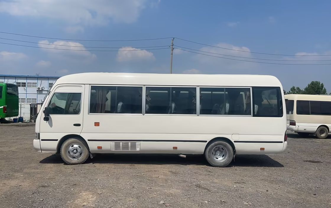 7m 30 sièges Toyo Ta Coaster Moteur de bus Capacité 4L Dimensions globales mm 7725x2000x2600
