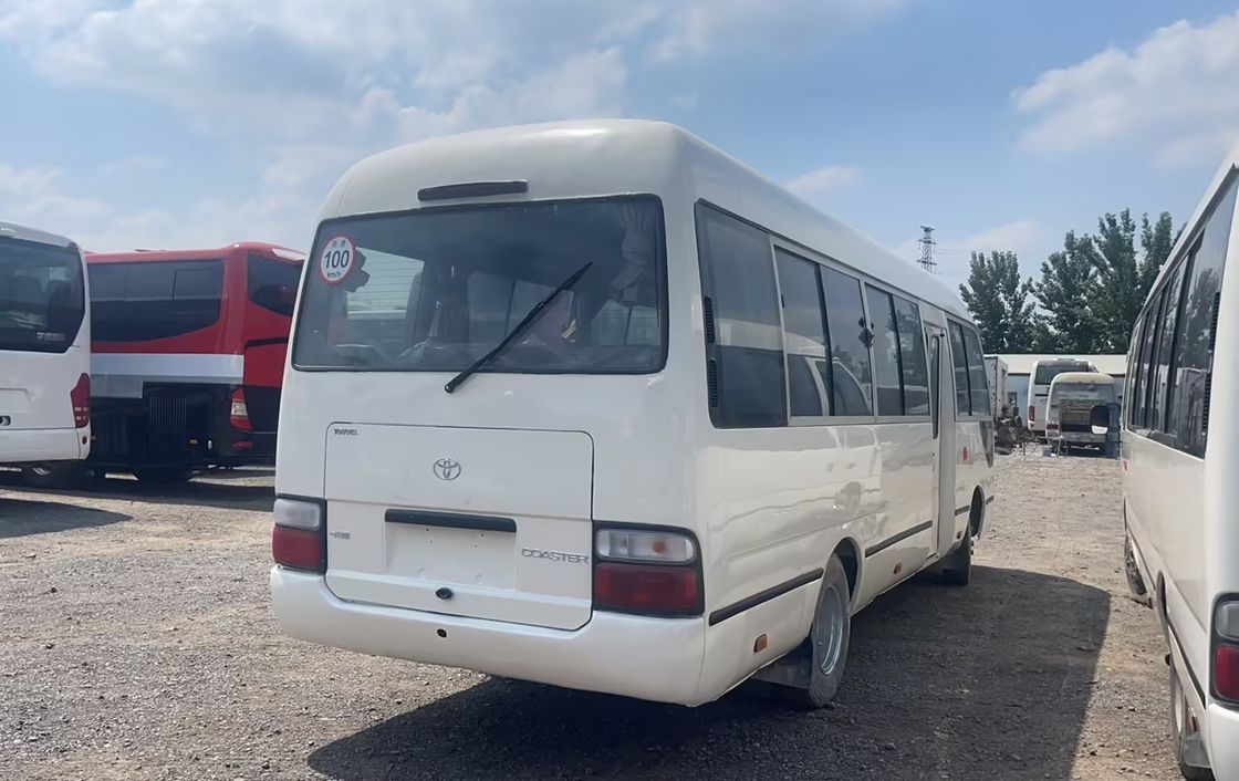 23-30 sièges Toyota Coaster Bus d'occasion avec moteur diesel à un prix abordable et une capacité de sièges