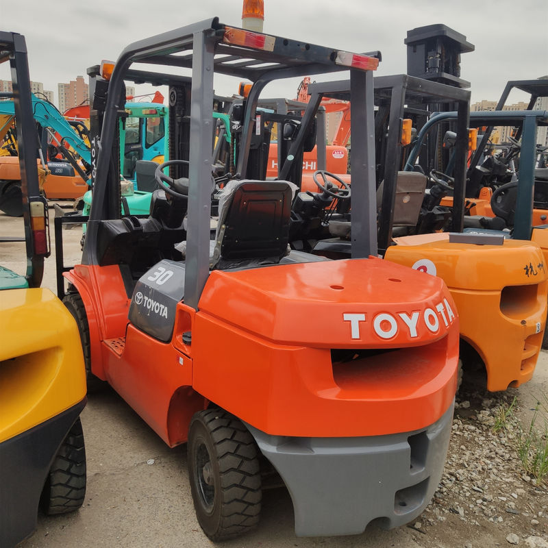 2018 Toyota 3 tonnes utilisé chariot élévateur diesel à 350 m/min en bon état