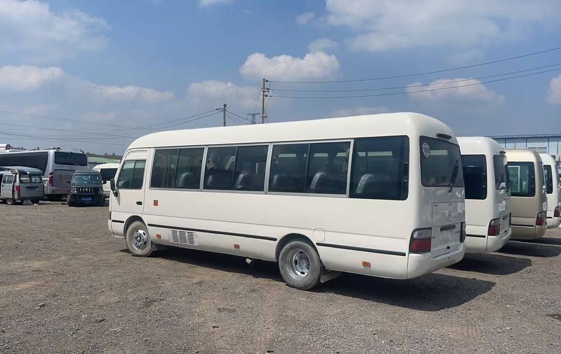 23-30 sièges Toyota Coaster Bus d'occasion avec moteur diesel à un prix abordable et une capacité de sièges