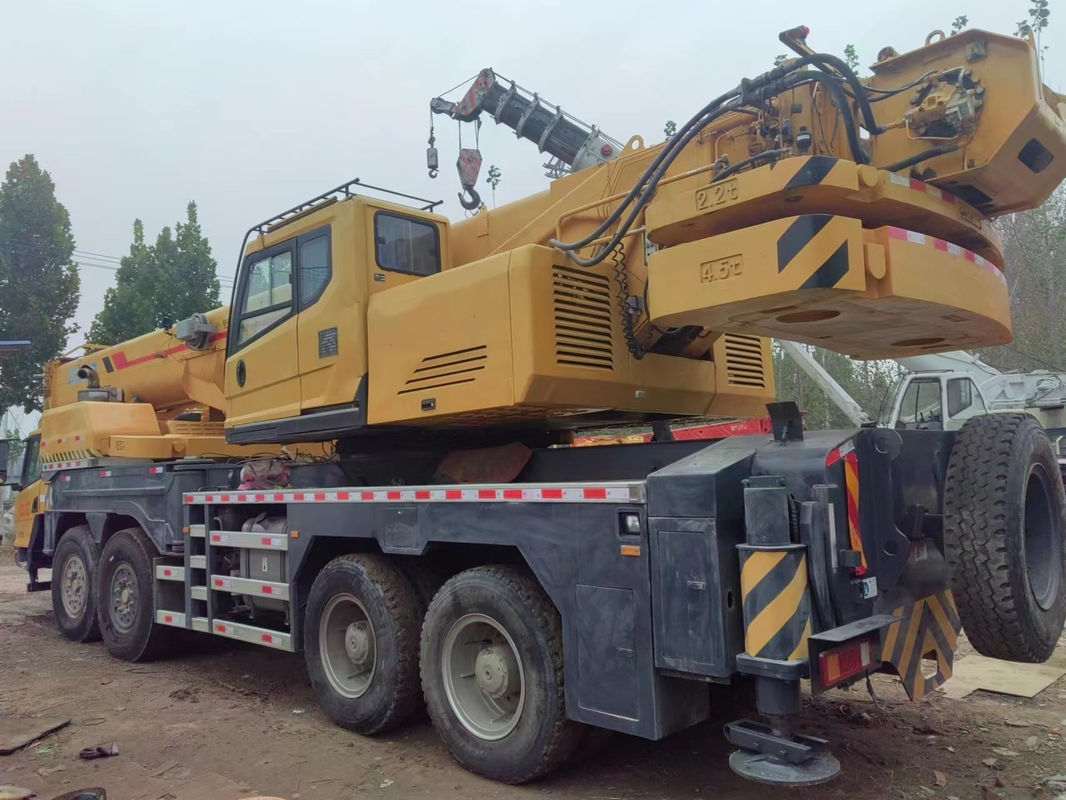 À la recherche d'une grue, notre grue mobile de 80 tonnes est suffisante