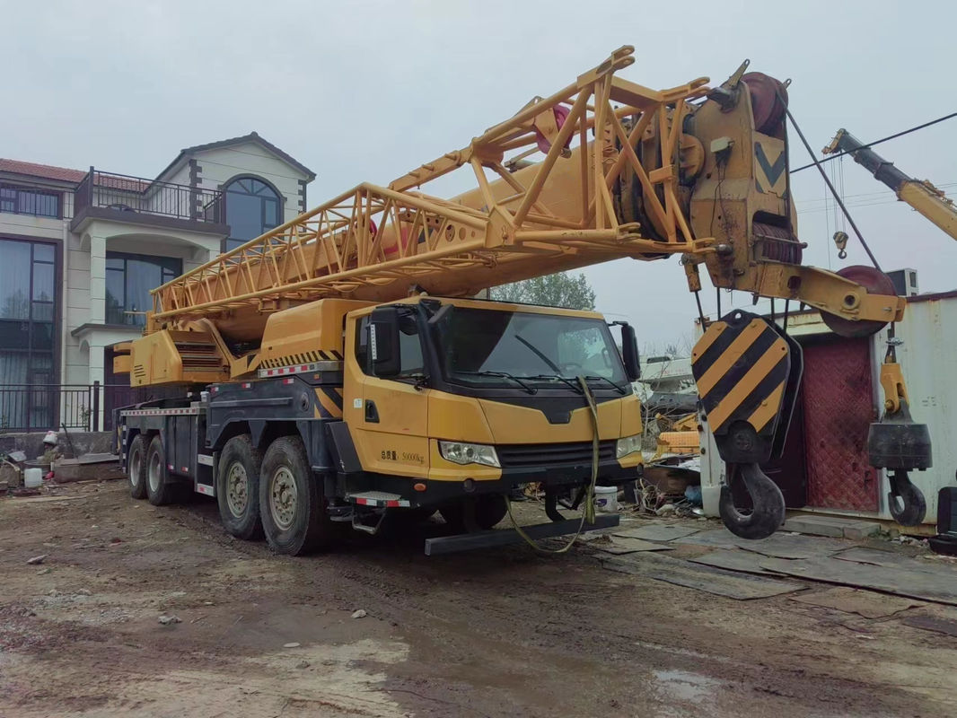 À la recherche d'une grue, notre grue mobile de 80 tonnes est suffisante