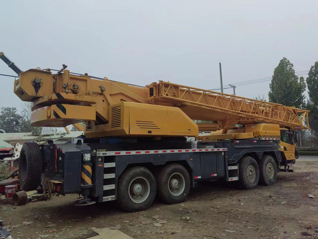 Crane de camion de 80 tonnes avec bras hydraulique télescopique en 2018 et 2001-4000 heures de travail