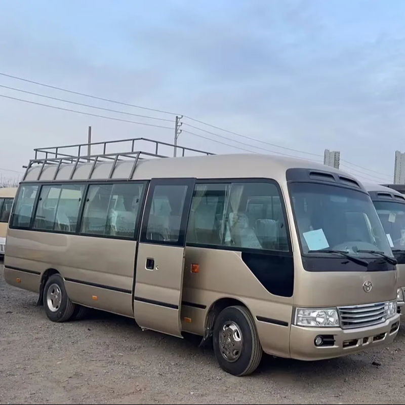 Autobus à moteur diesel 23-30 places en bon état 6 à 8 litres de capacité