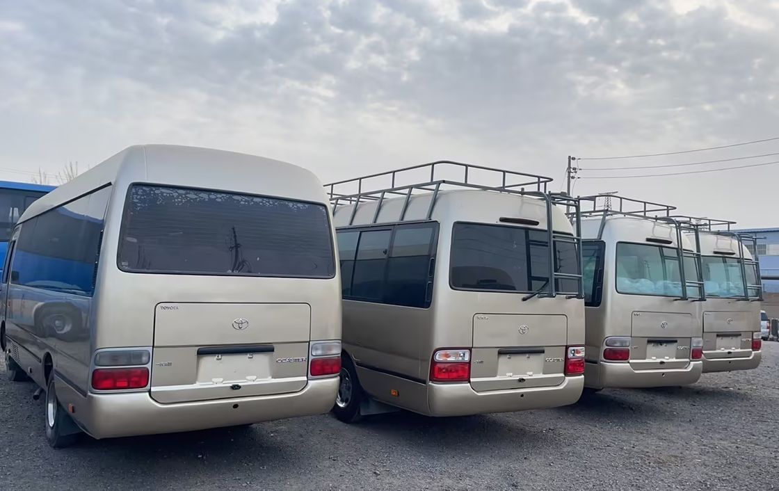 Autobus à moteur diesel 23-30 places en bon état 6 à 8 litres de capacité