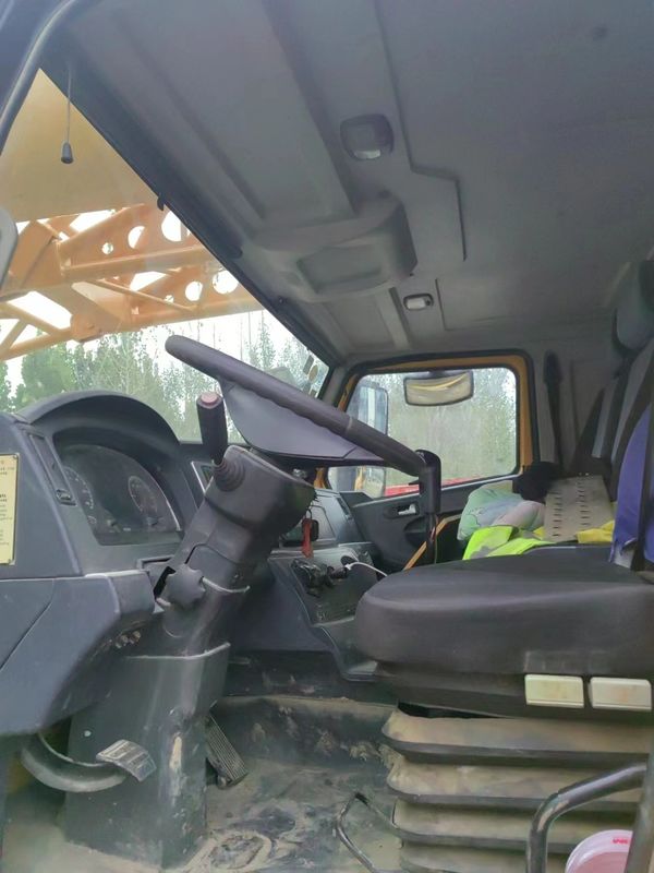 Crane de camion de 80 tonnes avec bras hydraulique télescopique en 2018 et 2001-4000 heures de travail