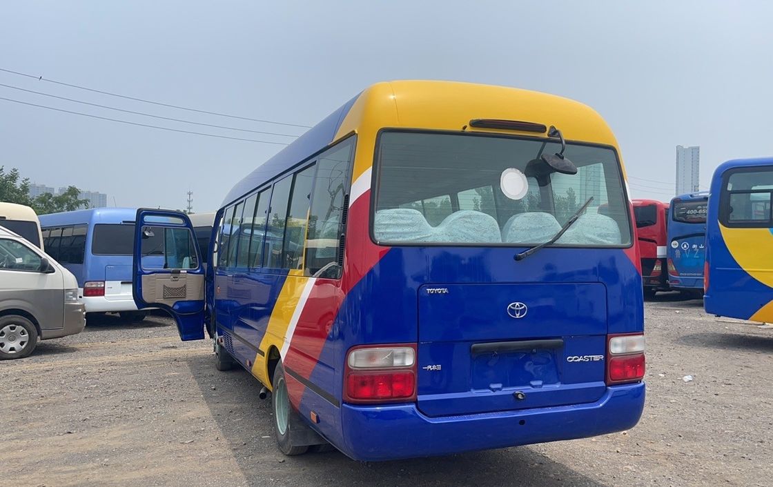 Autobus Toyota Coaster 30 places diesel d'occasion en bon état pour le transport en commun
