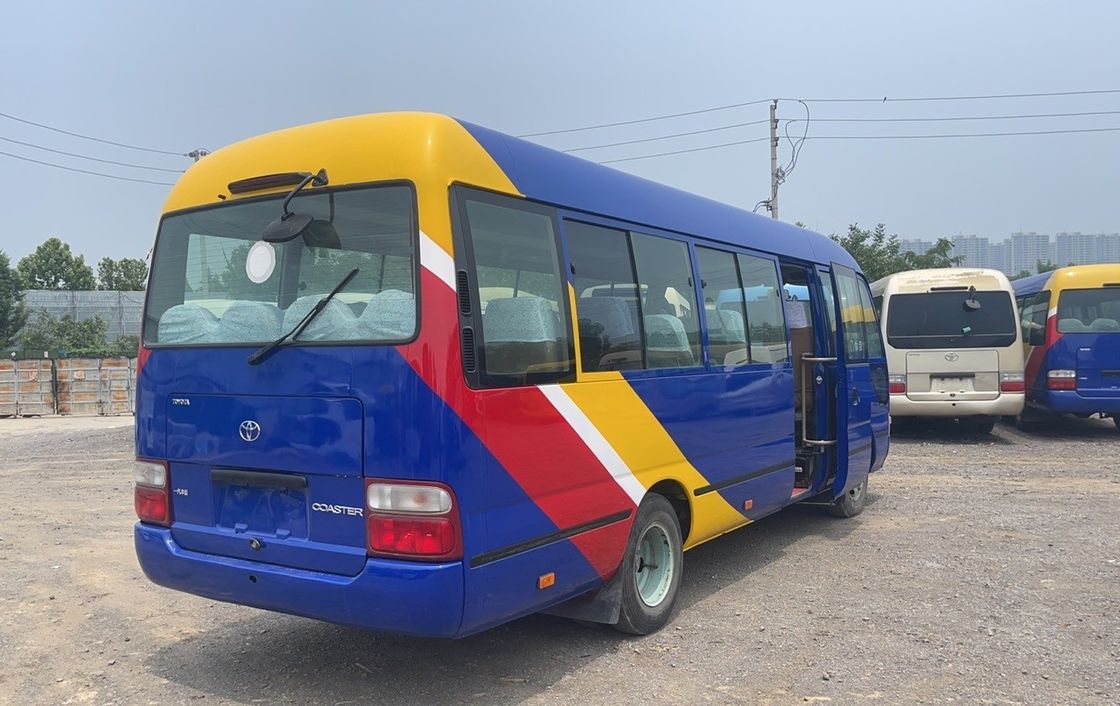 Autobus Toyota Coaster 30 places diesel d'occasion en bon état pour le transport en commun