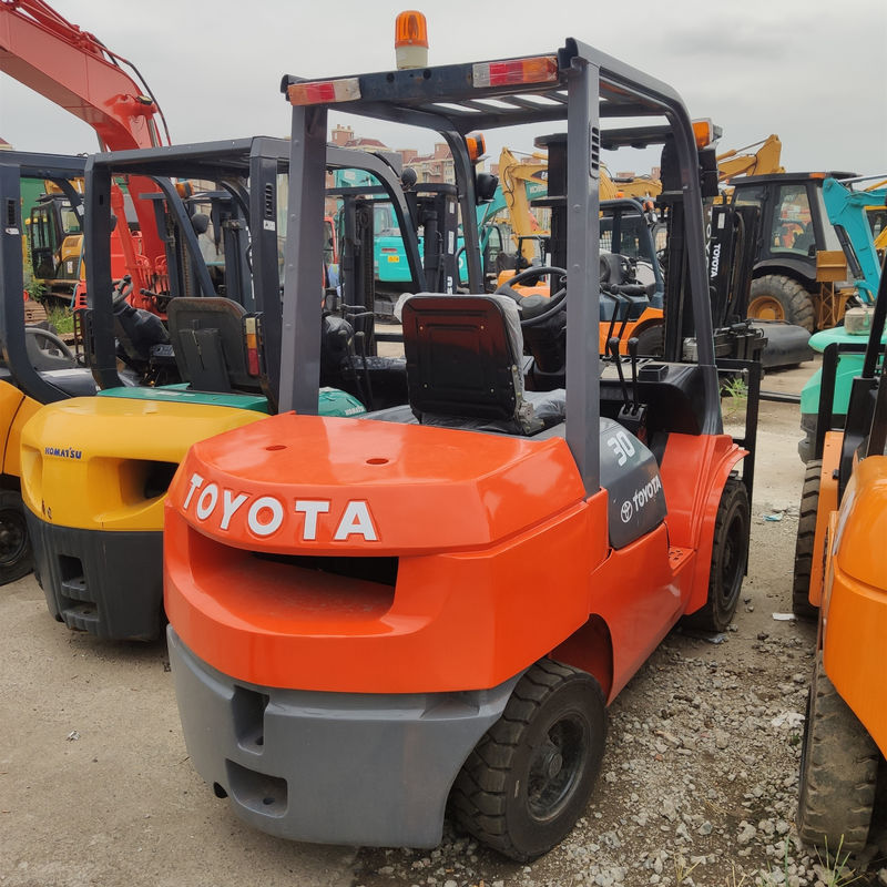 Télélivrateur diesel 3 tonnes d'occasion FD30 Toyota avec couleur d'origine et heures de travail 2001-4000
