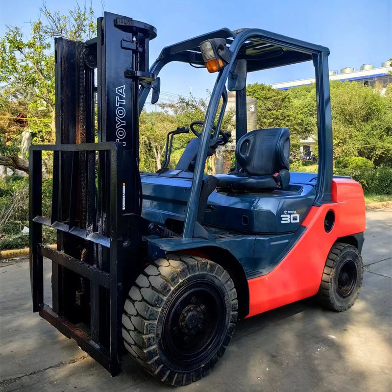 Poids élevé et abordable 8F30 3 tonnes Toyota diesel chariot élévateur pour les travaux de construction