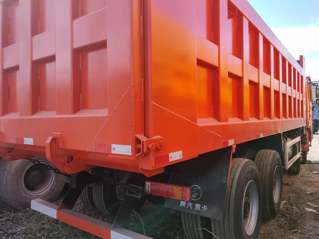 10 Shift vers l'avant utilisé Shacman Howo 8*4 RHD Chariot à décharge lourd