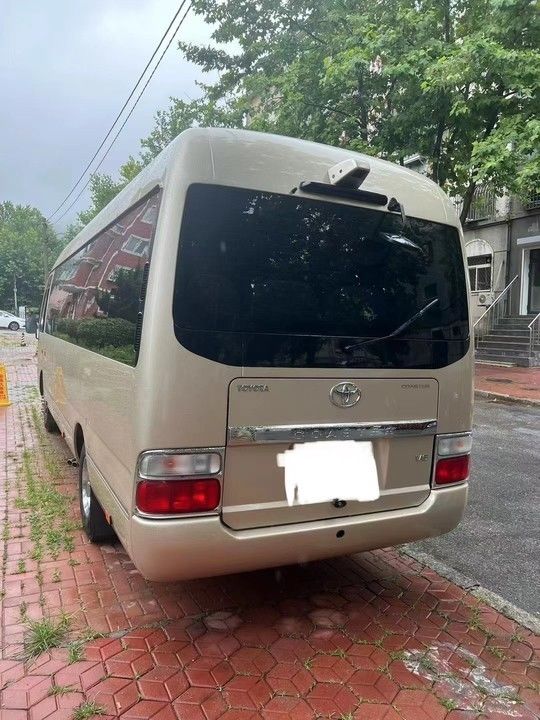 Autobus diesel Toyota 30 places pour les bus de luxe touristiques Norme d'émission Euro 3