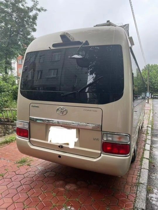 Autobus diesel Toyota 30 places pour les bus de luxe touristiques Norme d'émission Euro 3