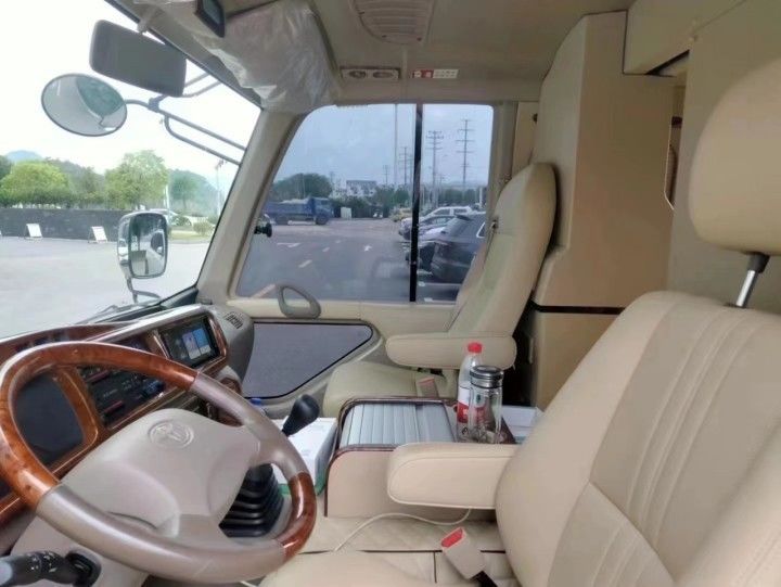 Autobus diesel Toyota 30 places pour les bus de luxe touristiques Norme d'émission Euro 3