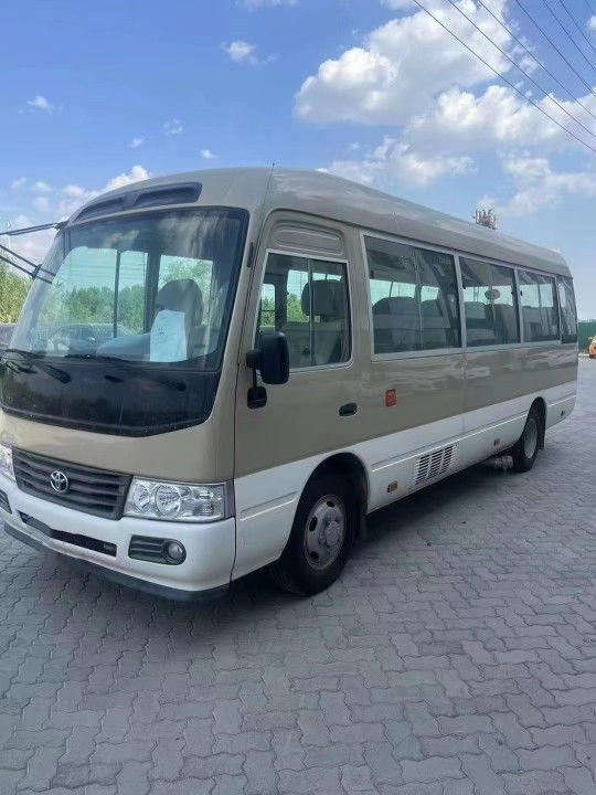 Euro 3 émission standard de diesel carburant Toyota Coaster Bus avec utilisé 30 sièges 25 sièges