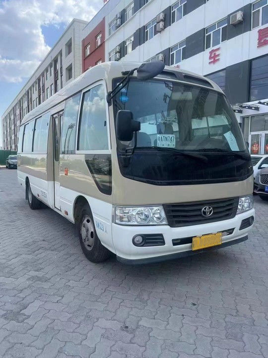 Euro 3 émission standard de diesel carburant Toyota Coaster Bus avec utilisé 30 sièges 25 sièges