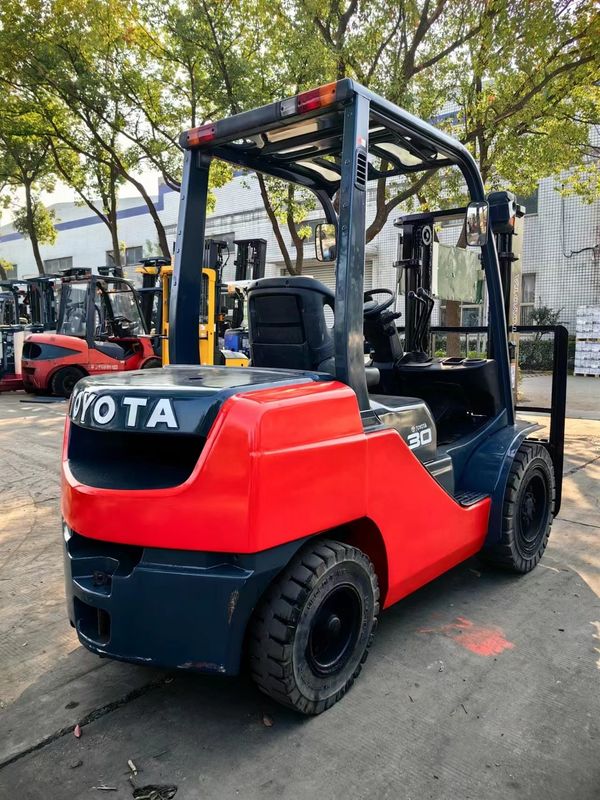 Toyota Forklift FD30 3 tonnes diesel utilisé avec couleur originale