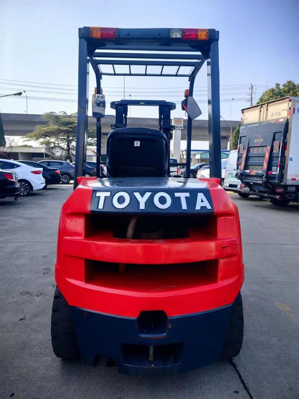 Toyota Forklift FD30 3 tonnes diesel utilisé avec couleur originale