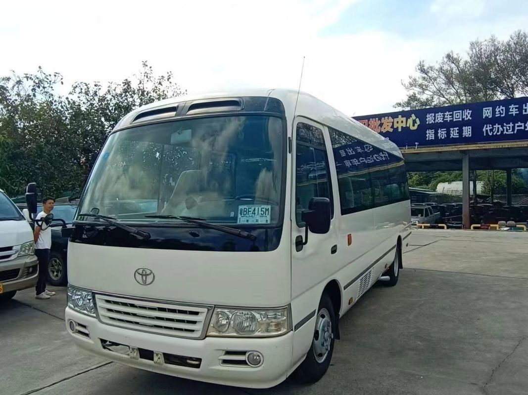 Autobus de 24 places Toyota Coaster Bus au Japon Style confortable 7005*2040*2785mm