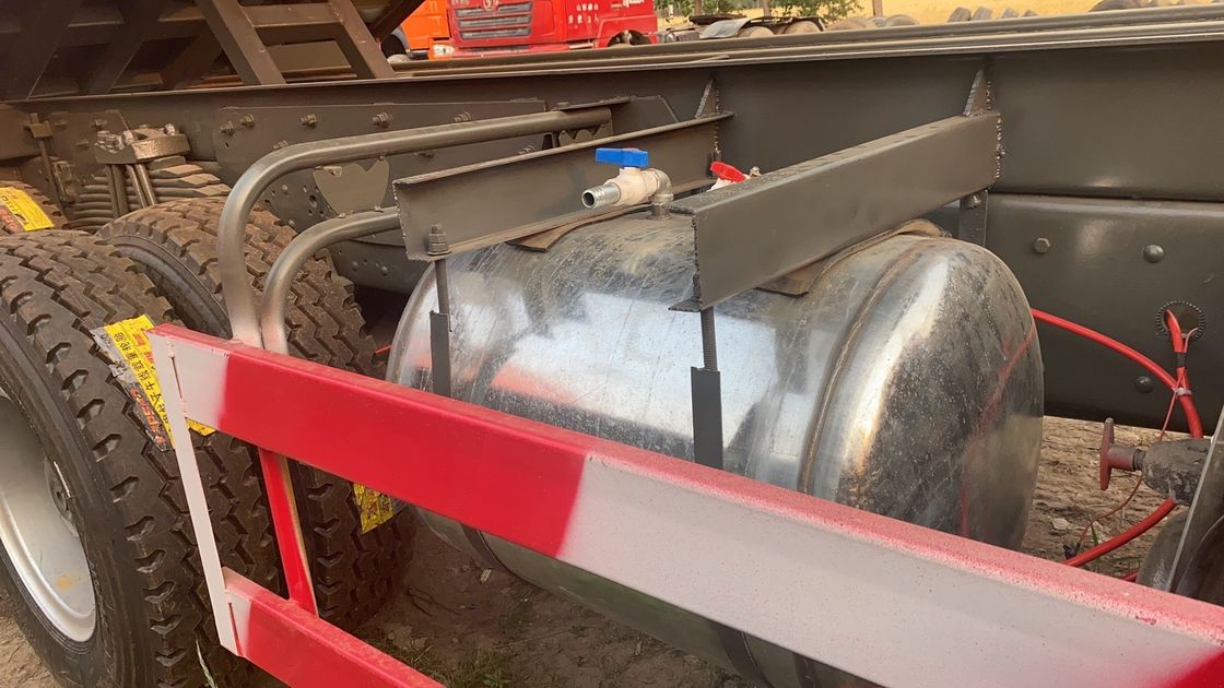 SINO 8*4 Chariot à décharge lourd Chariot à décharge LHD Capacité de charge 11 20T Capacité du moteur 8L