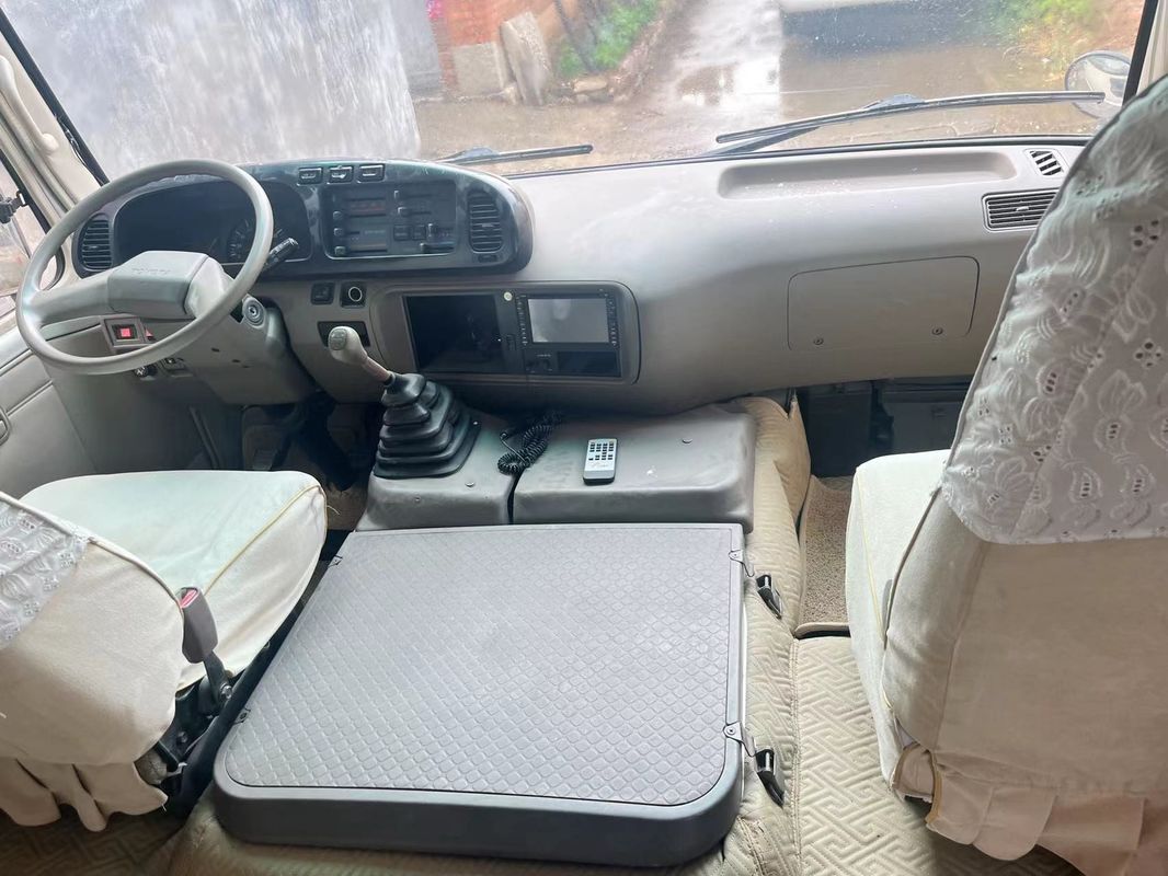 30 sièges Toyota Coaster Bus avec moteur remis à neuf 4L diesel à prix abordable