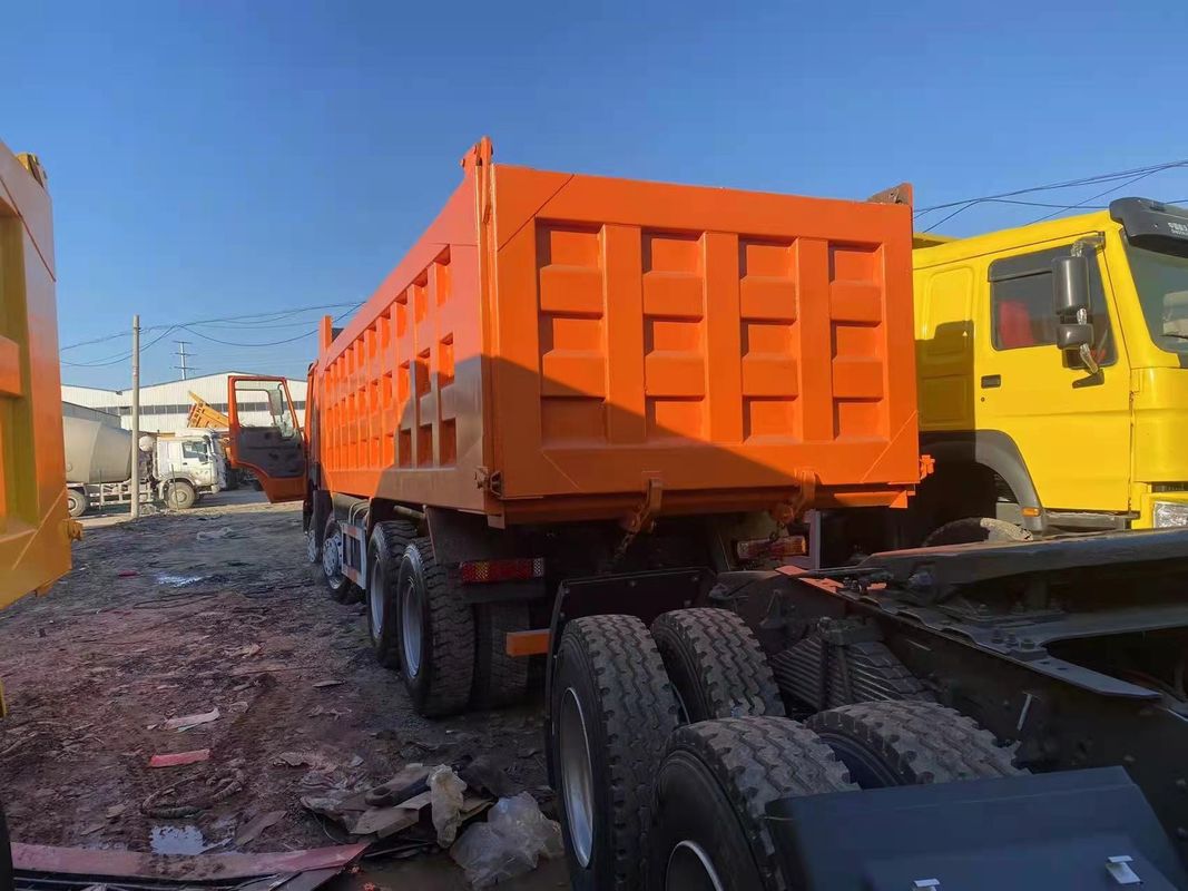 16 Numéro de pneu LHD SINO Camion de décharge d'occasion HOWO 8X4 Camion à décharge lourde avec boîte de vitesses HW