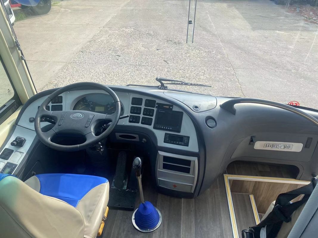 Autobus de tourisme à 65 places Bon rendement 12m Longueur moteur arrière Euro III Émission