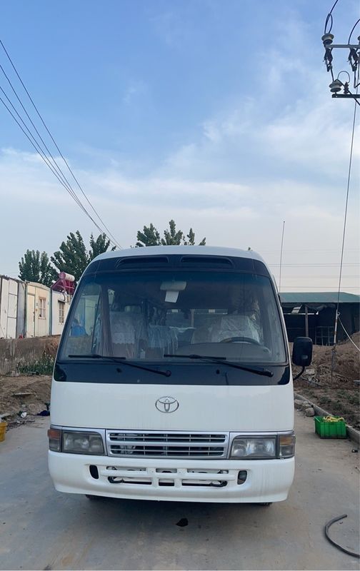 Autobus d'occasion pour le marché africain Vente de 25 places Autobus Toyota Coaster d'occasion 30 places