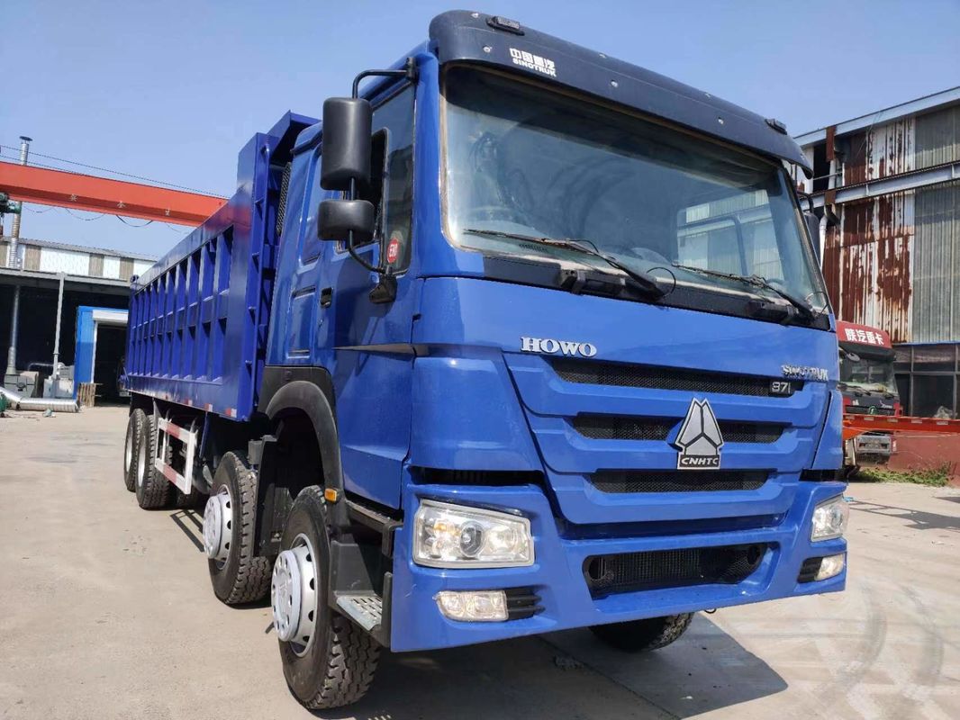 7300*2300*1500 Réservoir de chargement utilisé HOWO 8X4 Camion-déchargeur lourd RHD Camion-déchargeur diesel