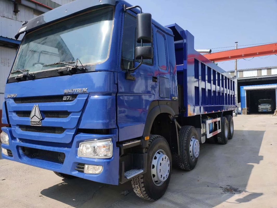 7300*2300*1500 Réservoir de chargement utilisé HOWO 8X4 Camion-déchargeur lourd RHD Camion-déchargeur diesel