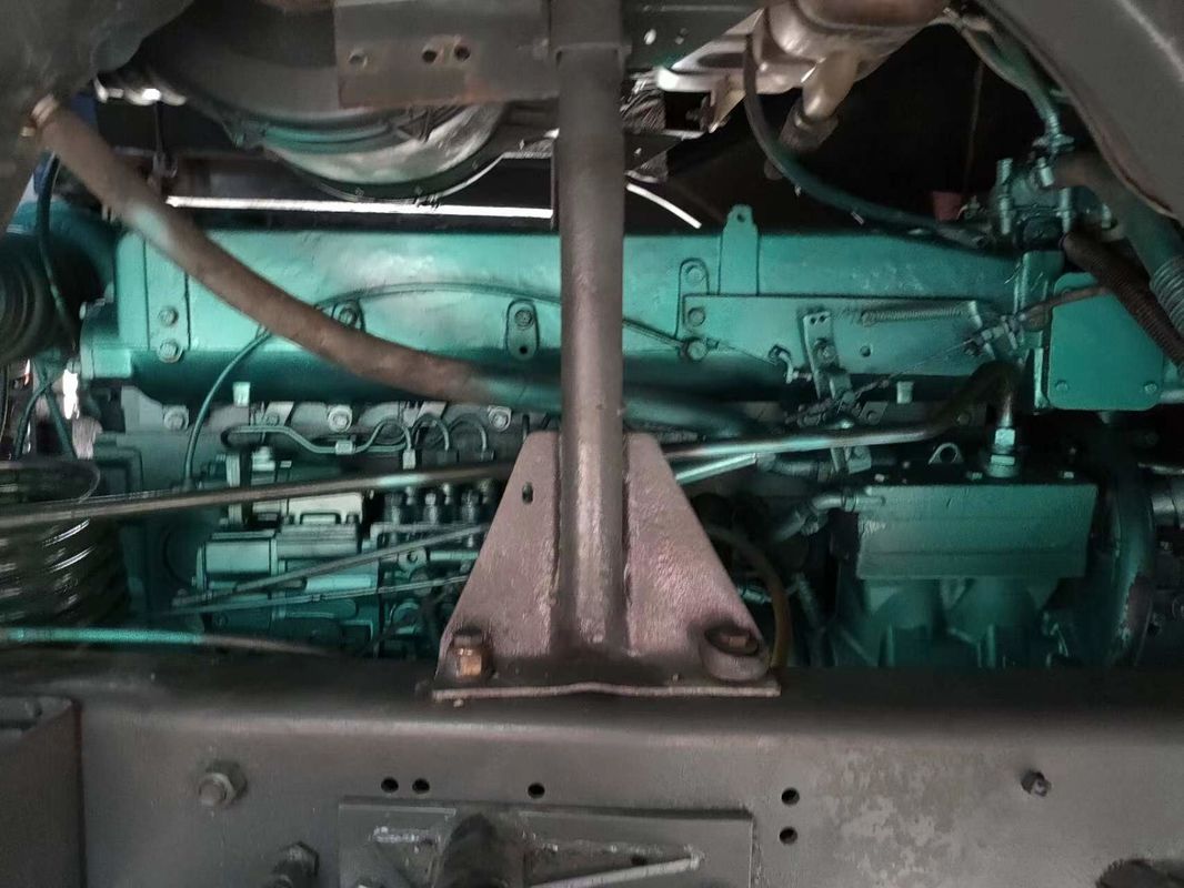 7300*2300*1500 Réservoir de chargement utilisé HOWO 8X4 Camion-déchargeur lourd RHD Camion-déchargeur diesel