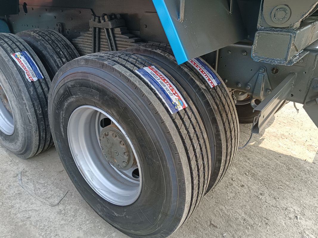 SINO TRUCK 12 roues HOWO LHD 6*4 Camion à décharge lourd pour les applications lourdes