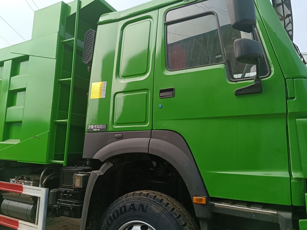LHD SINO TRUCK HOWO 371HP 6x4 Poids lourd utilisé pour 2 passagers