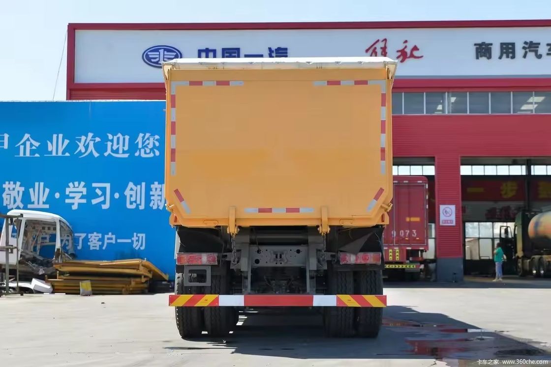 SINOTRUCK 400HP 8*4 Camion à décharge lourd avec 2 passagers et caméra arrière 360°