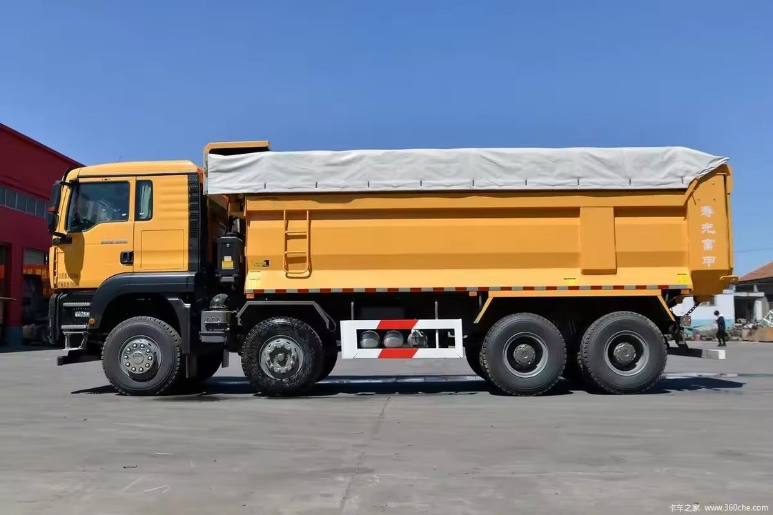 SINOTRUCK 400HP 8*4 Camion à décharge lourd avec 2 passagers et caméra arrière 360°