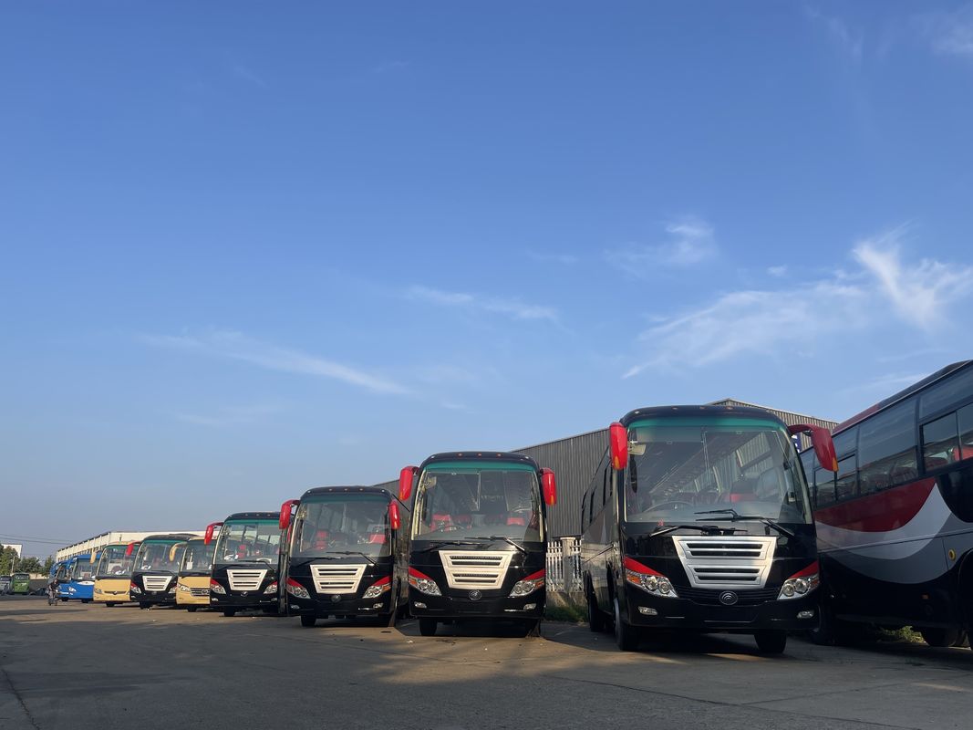 2024 Autobus Yutong d'occasion de luxe 2 2 Aménagement Autobus de passagers avec 54 places et type de carburant diesel