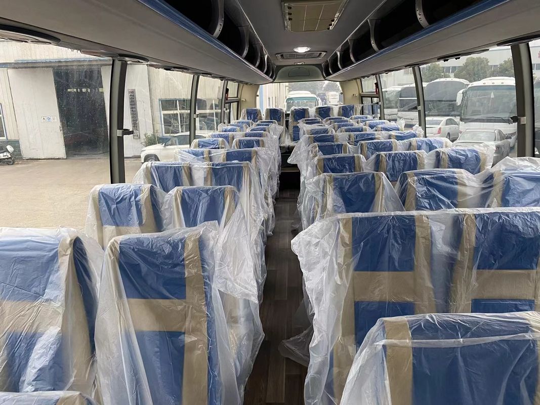 2024 Autobus Yutong d'occasion de luxe 2 2 Aménagement Autobus de passagers avec 54 places et type de carburant diesel