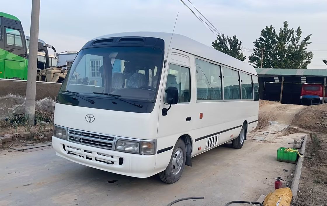 En bon état 30 sièges Toyota Coaster Bus d'occasion avec direction LHD et caractéristiques de luxe