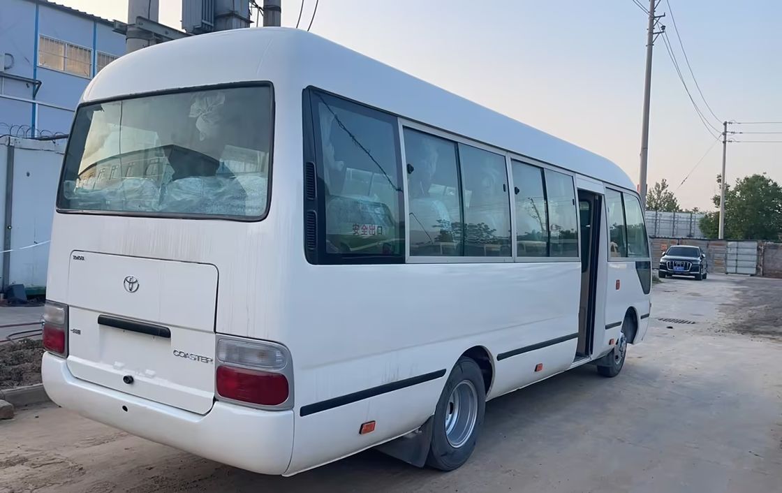 En bon état 30 sièges Toyota Coaster Bus d'occasion avec direction LHD et caractéristiques de luxe