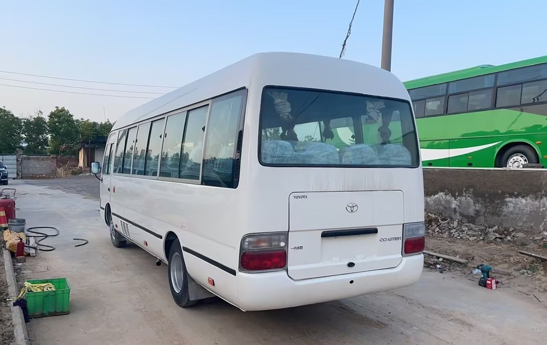 En bon état 30 sièges Toyota Coaster Bus d'occasion avec direction LHD et caractéristiques de luxe