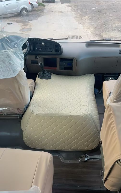 En bon état 30 sièges Toyota Coaster Bus d'occasion avec direction LHD et caractéristiques de luxe