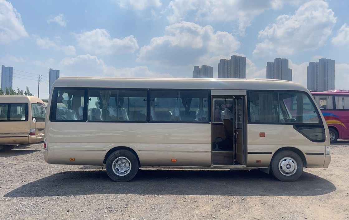 Autobus Toyota Coaster d'occasion LHD RHD 30 sièges Minibus à essence Euro 3 Norme d'émission