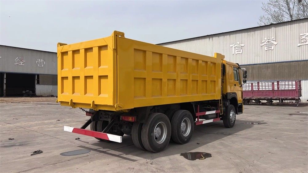 6x4 roues motrices SINOTRUK Howo Mining 20 tonnes 25 tonnes 371hp camion à bascule camion de décharge utilisé