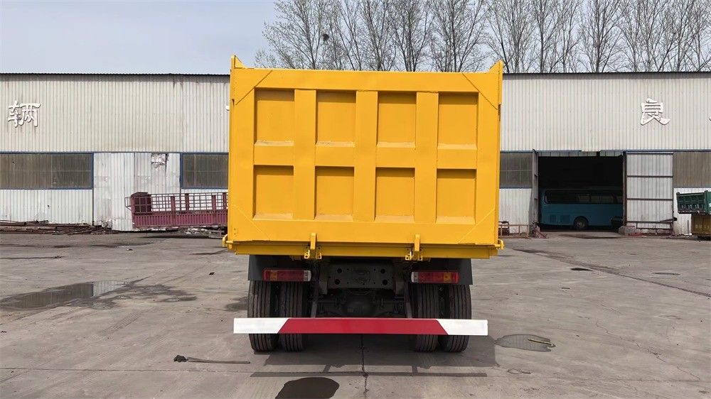 6x4 roues motrices SINOTRUK Howo Mining 20 tonnes 25 tonnes 371hp camion à bascule camion de décharge utilisé