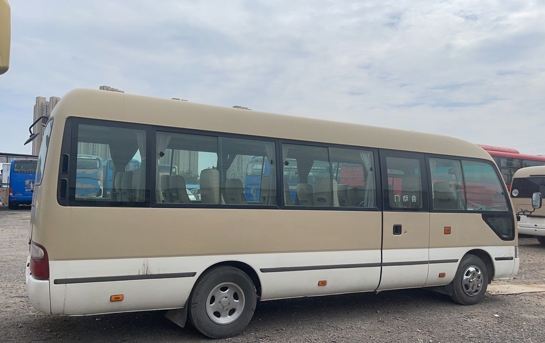 Autobus LHD diesel en bon état avec une cylindrée de 2,4 tonnes et une capacité de 19 places